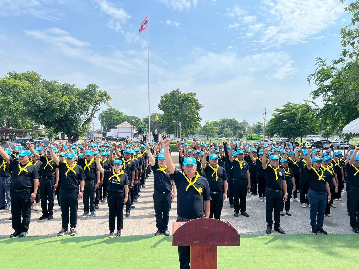 พช.ศรีธาตุ ร่วมกิจกรรมจิตอาสาพัฒนาเนื่องในโอกาสพระราชพิธีมหามงคลเฉลิมพระชนมพรรษา 4 รอบ สมเด็จพระนางเจ้า ฯ พระบรมราชินี